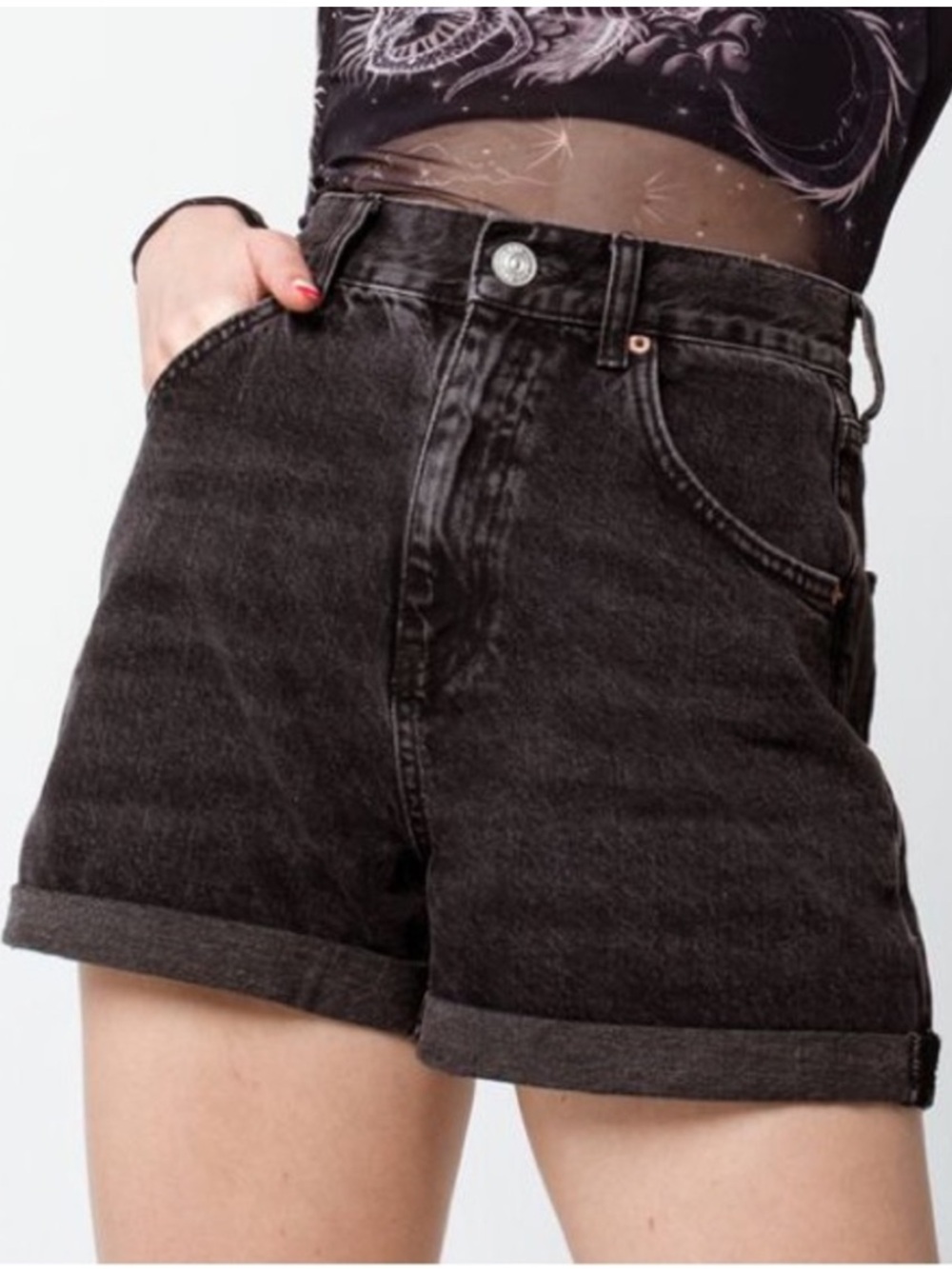 BDG Urban Outfitters Women 27 Washed Black Denim Cuffed High-Rise Mom Jean Short